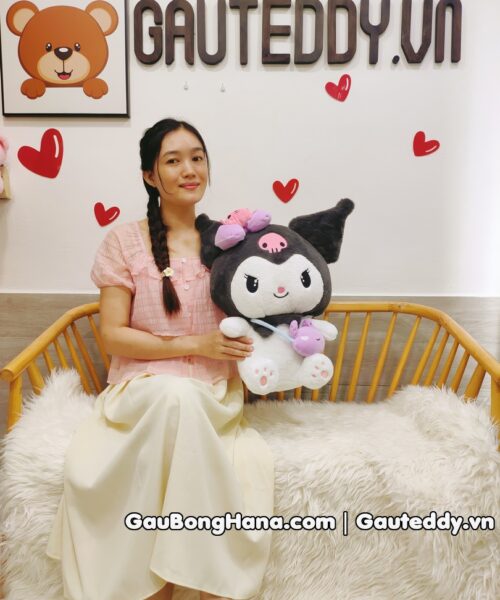 Thú Bông Kuromi Đeo Túi Gấu