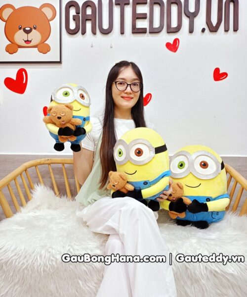 Thú Bông Minion Ôm Gấu