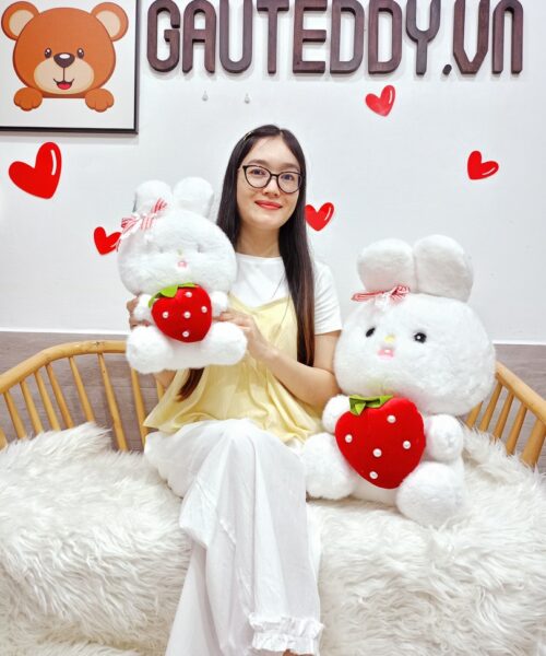 Thỏ Bông Trắng Ôm Dâu